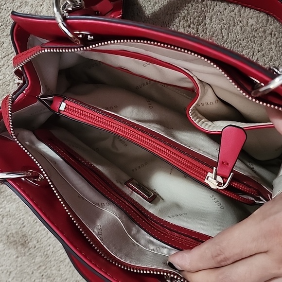 Guess shoulder bag. - Picture 6 of 8